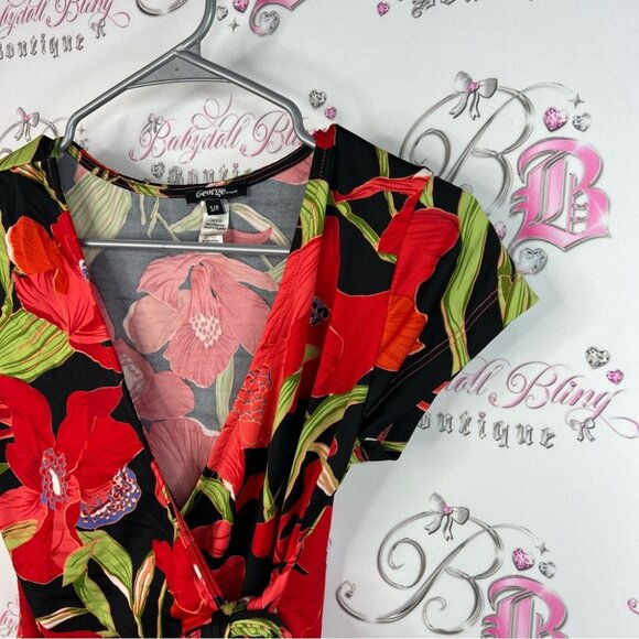 George tshirt tie up y2k flowers tropical Red and Green Floral Wrap Blouse - Picture 4 of 9